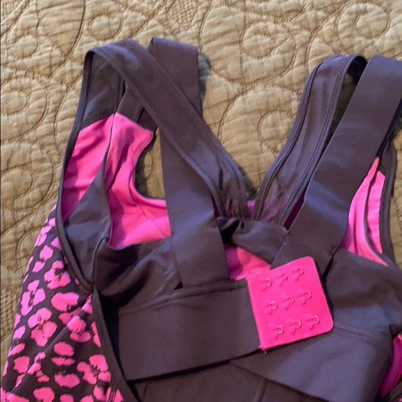 Lululemon top with sports bra - Picture 4 of 6